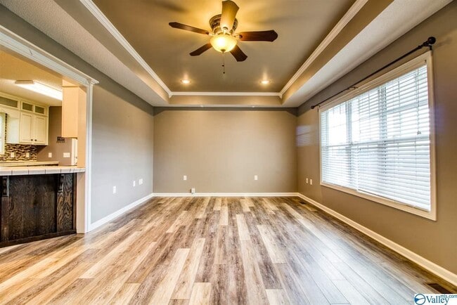 Building Photo - 328 Land Cir