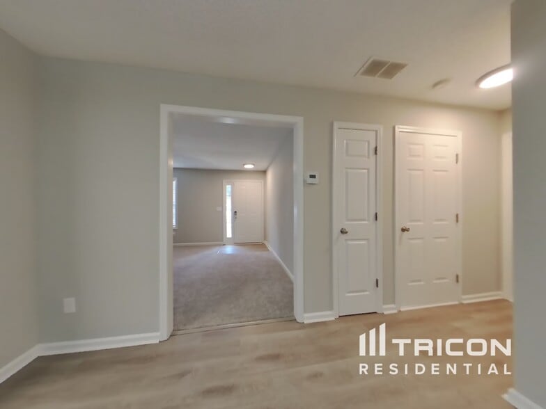 Building Photo - 271 Bainbridge Cir