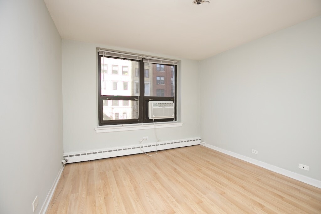 Building Photo - 428 W Wellington Ave