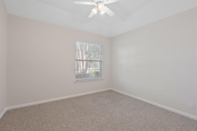 Building Photo - 521 Manchester Ln