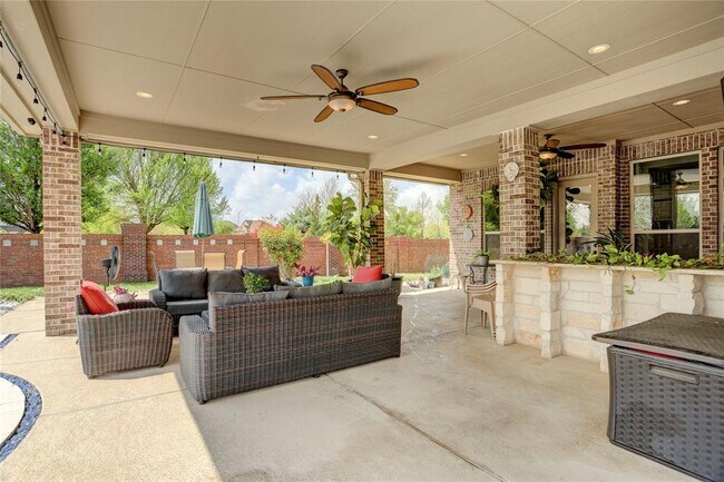 Building Photo - 10727 Stone Isle Ct