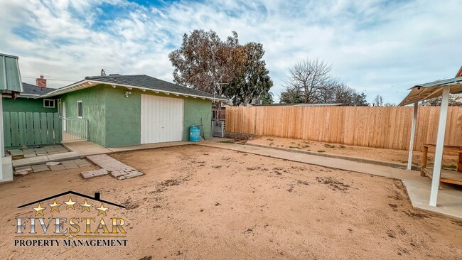 Building Photo - 709 Park Dr