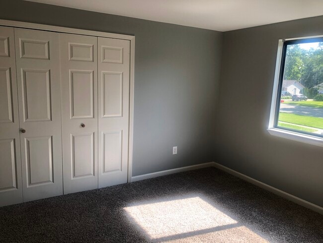 Building Photo - 10255 Wayne Rd