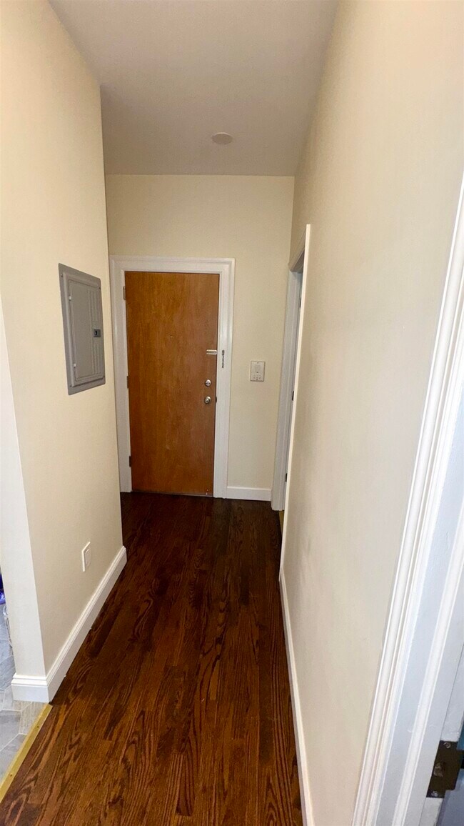 Building Photo - 76 Beacon Ave