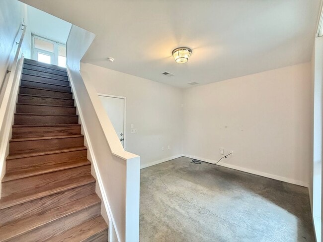 Building Photo - Premier 2BD, 2.5BA Downtown Raleigh Townho...
