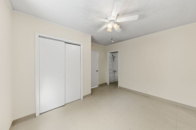 Building Photo - 521 Hawkins Rd