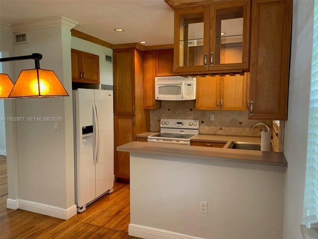 Building Photo - 7840 SW 55th Ave