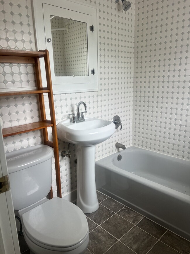 Building Photo - Cute 1 bedroom, 1 bath house close to downtown