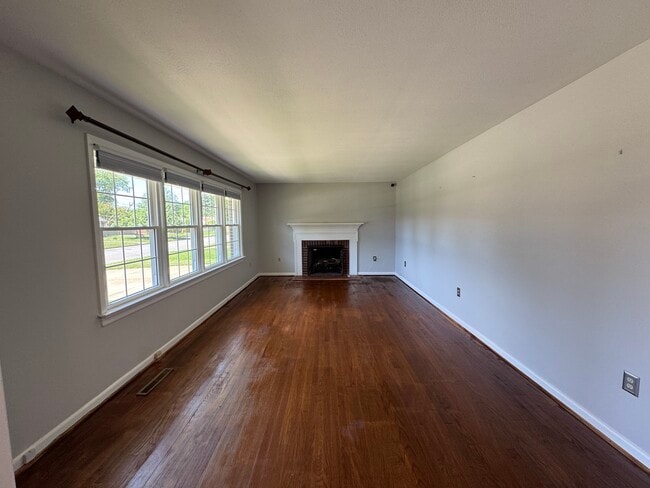 Building Photo - 117 Southerland Dr