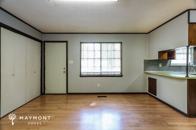 Building Photo - 433 4th Ave