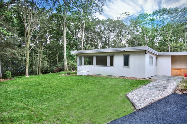 Building Photo - 208 Bayberry Ln