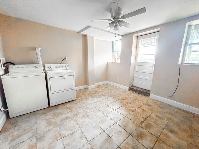 Building Photo - 640 Ponca St