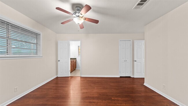 Building Photo - 9643 Val Verde St