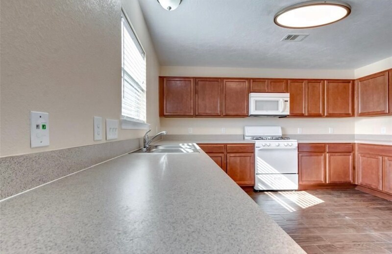 Building Photo - 16535 Burnell Oaks Ln