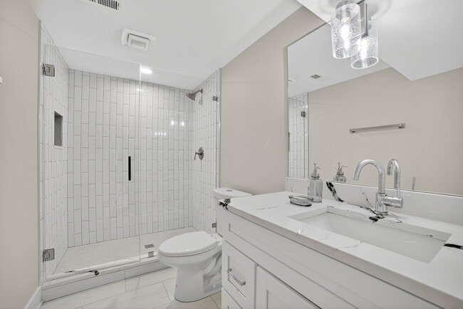 Building Photo - 3019 N Kenneth Ave