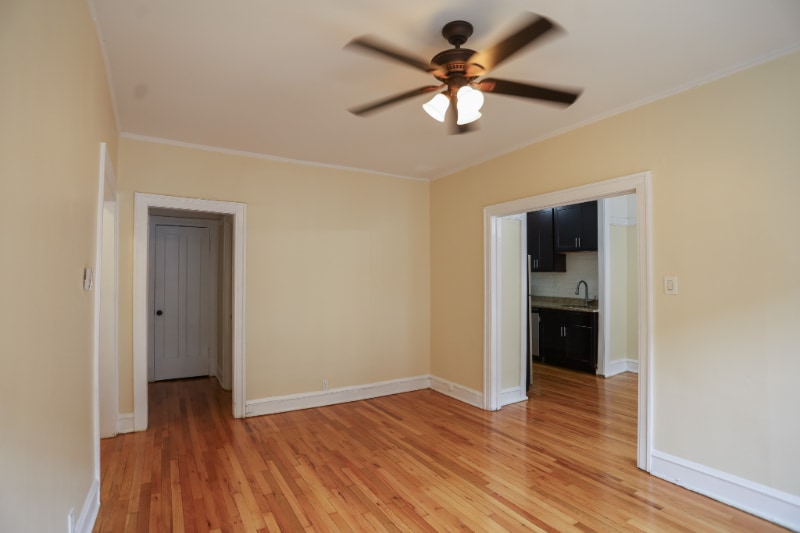 Building Photo - 1329 W Touhy Ave