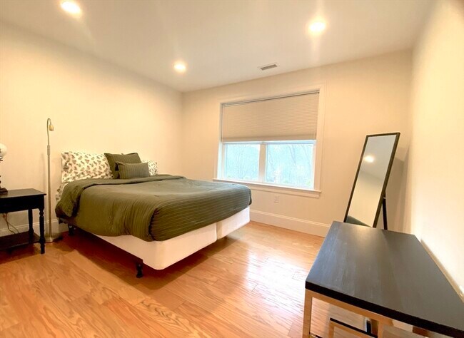 Building Photo - 23 Lily Pond Ln