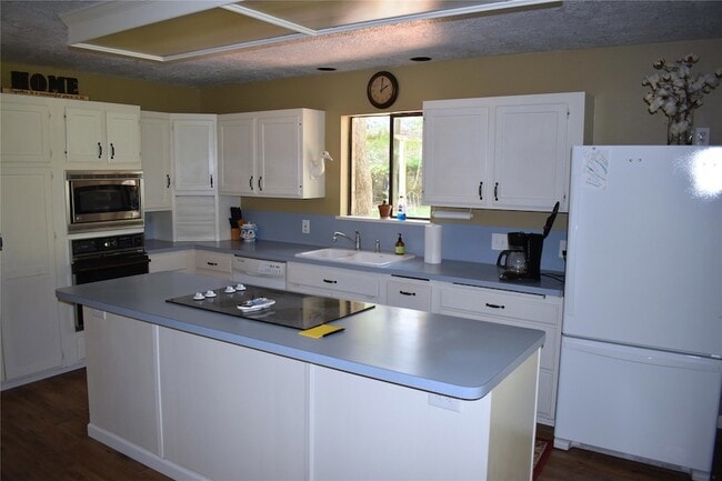 Building Photo - 3214 Wedgewood Cir