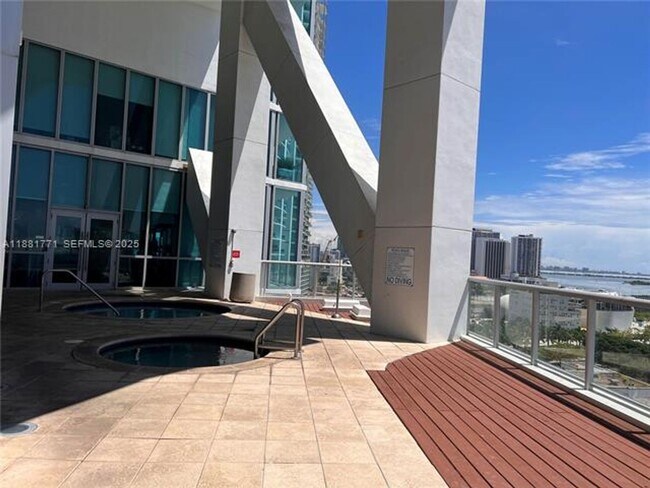 Building Photo - 888 Biscayne Blvd