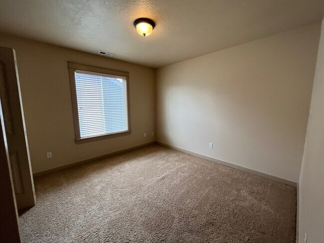 Building Photo - 1273 W Ann Taylor St