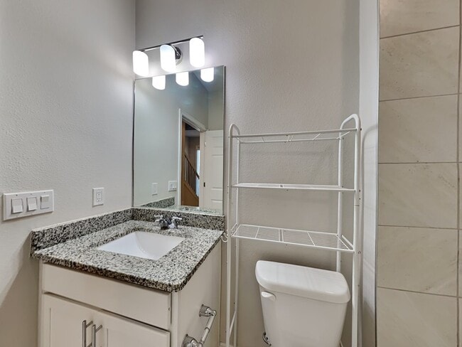 Building Photo - 895 Brutus Terrace