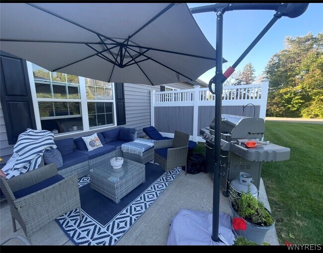 Building Photo - 5281-5287 Chestnut Ridge Rd