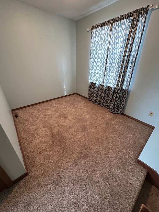 Building Photo - 2 bed/ 2 bath Condominium