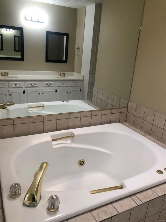 Building Photo - 4145 Johnstown Dr