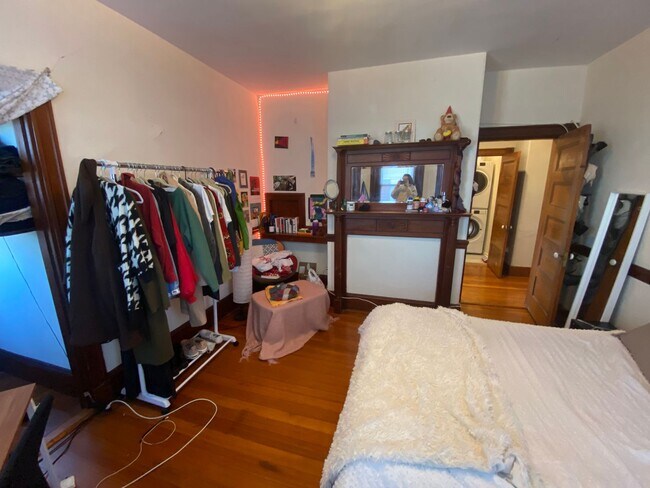 Building Photo - No Brokers Fee, One Month Rent-Free, Central Mission Hill Location. In-Unit Washer and Dryer.