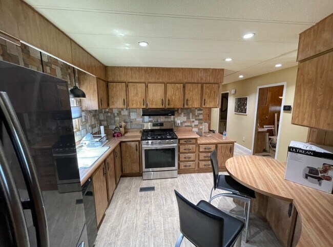 Building Photo - 19 Bradley Ln