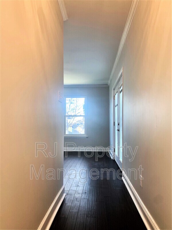 Building Photo - 3810 Montclair Dr