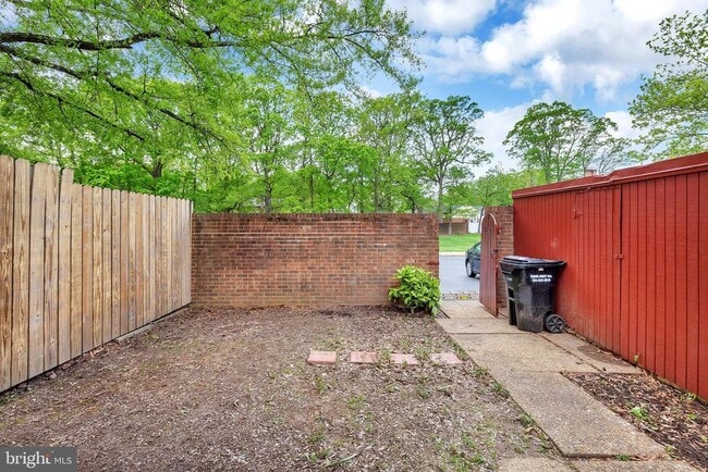 Building Photo - 8529 Lakinhurst Ln