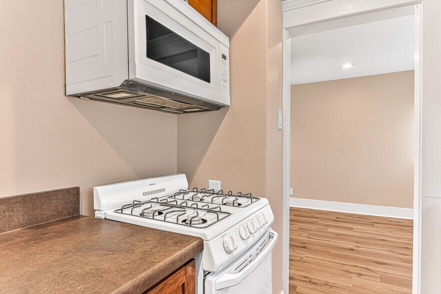 Building Photo - 1460 Gaviota Ave