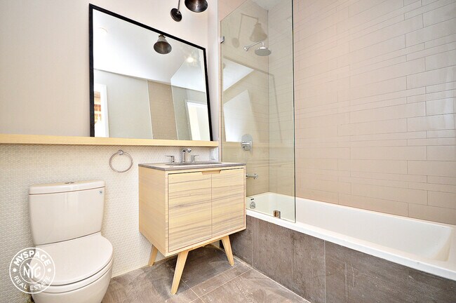 Building Photo - 21 Monitor St