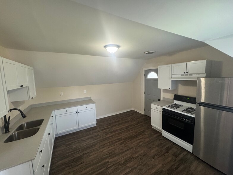 Kitchen - 4228 DuPont Ave N