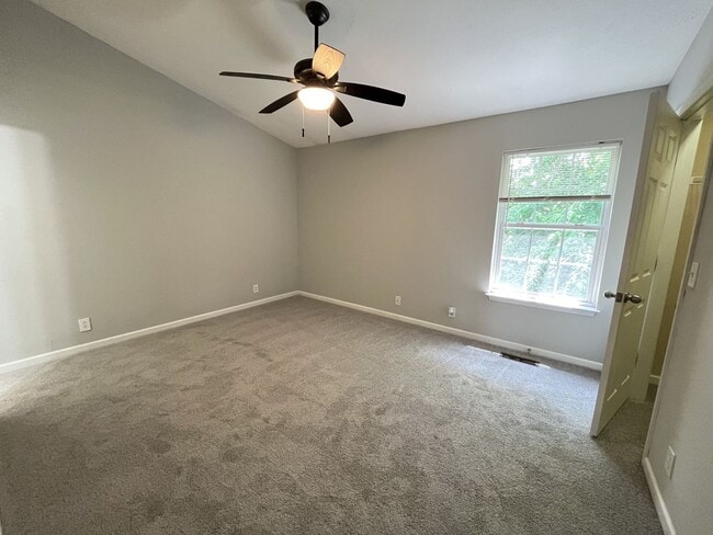 Building Photo - Great townhouse for rent in Murfreesboro!