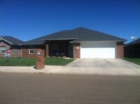 Building Photo - BRICK HOME IN NORTHEAST CLOVIS NEAR MESA S...