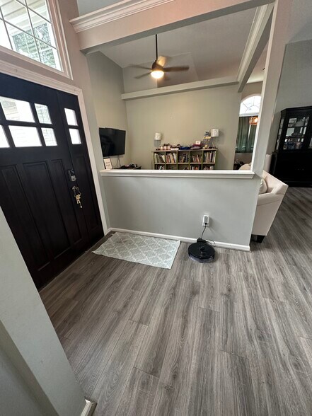 Building Photo - 121 Candleberry Cir