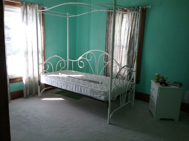 bedroom - 931 Westcott St