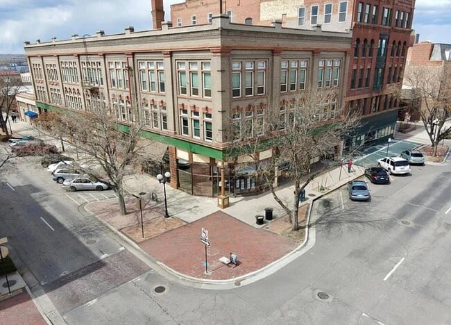 Building Photo - 211 W 2nd St