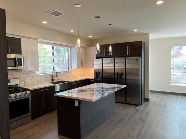 Building Photo - NEW SMART*4BD*4BA*TOWNHOME/ROOF DECK*CENTRAL AIR/HEAT*STAINLESS STEEL APPLIANCES*WASHER/DRYER IN ...
