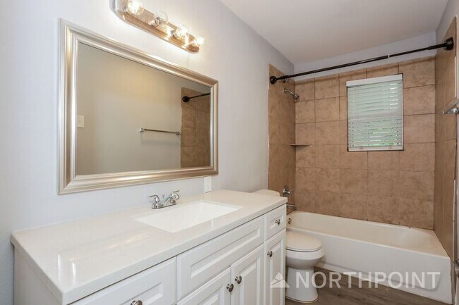 Building Photo - 1009 E Jefferson St