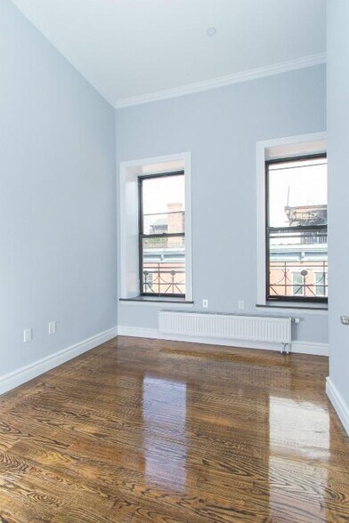 Building Photo - 202 E 13th St