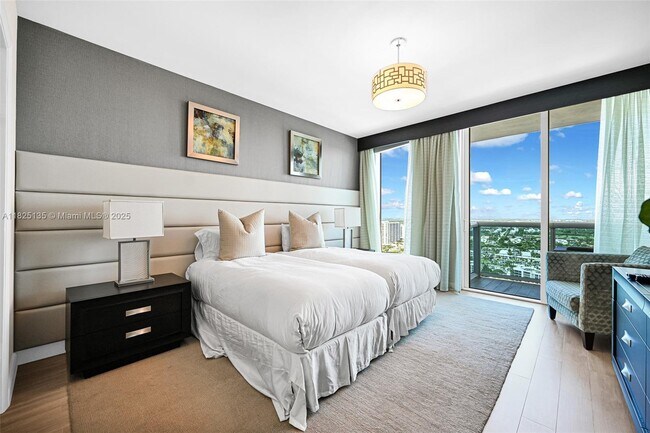 Building Photo - 2711 S Ocean Dr