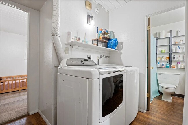 Building Photo - 3220 Clark St