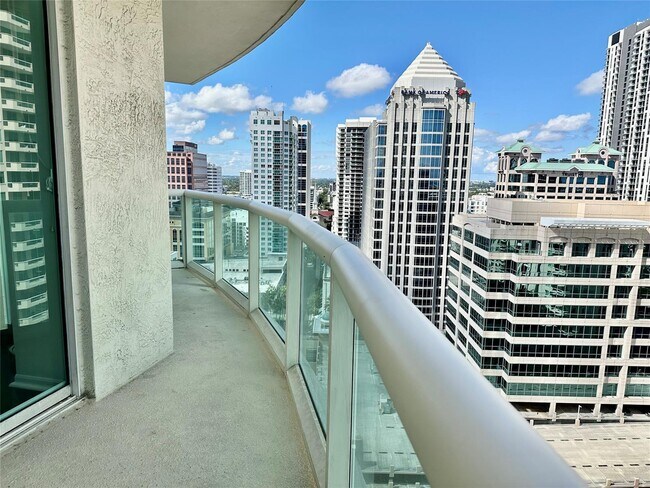 Building Photo - 347 N New River Dr E