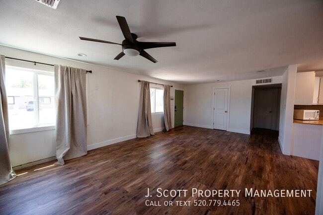 Building Photo - 3508 E Gelding Dr