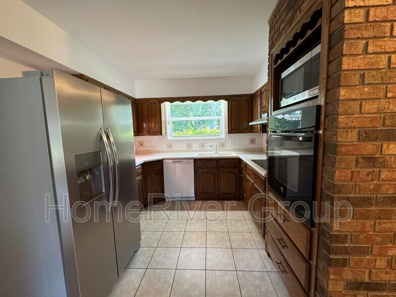 Building Photo - 2907 Caballero Dr