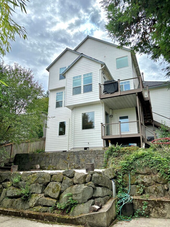 Building Photo - 3067 NW Wilson St