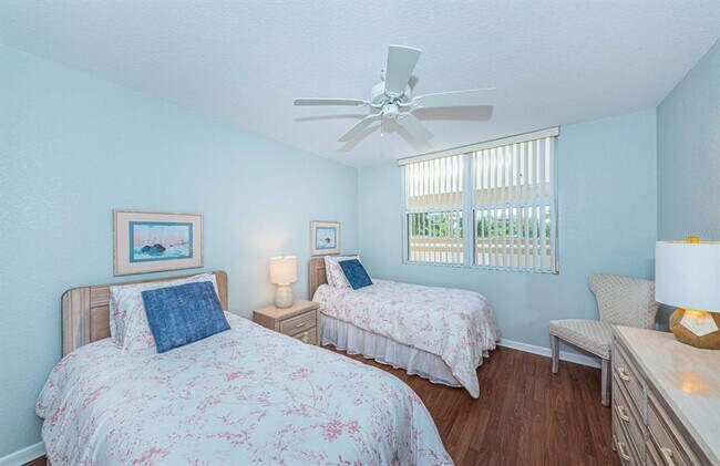 Building Photo - 6085 Bahia Del Mar Cir N